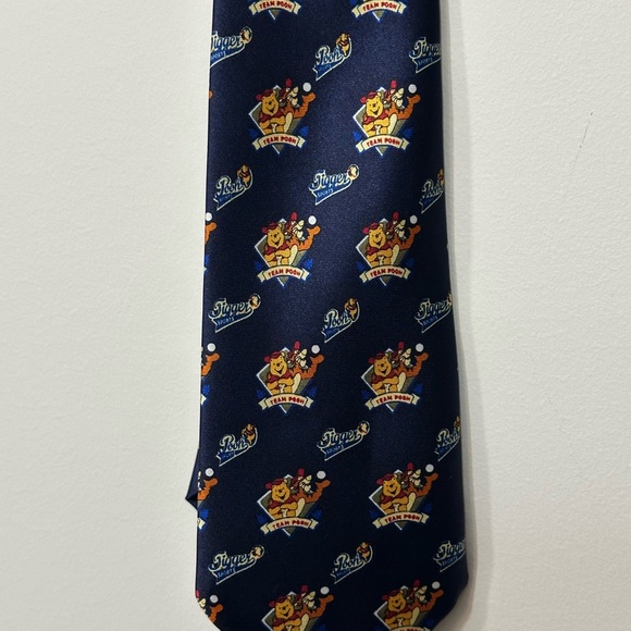 Winnie the Pooh Bassarini designed in Italy polyester tie - Picture 7 of 8